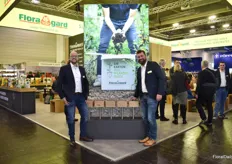 Marc Heeren and Sacha Wordtmann of Floragard presenting, amongst others, their new consumer products with the focus on peat alternatives like wood fibre and repeat miscanthus.